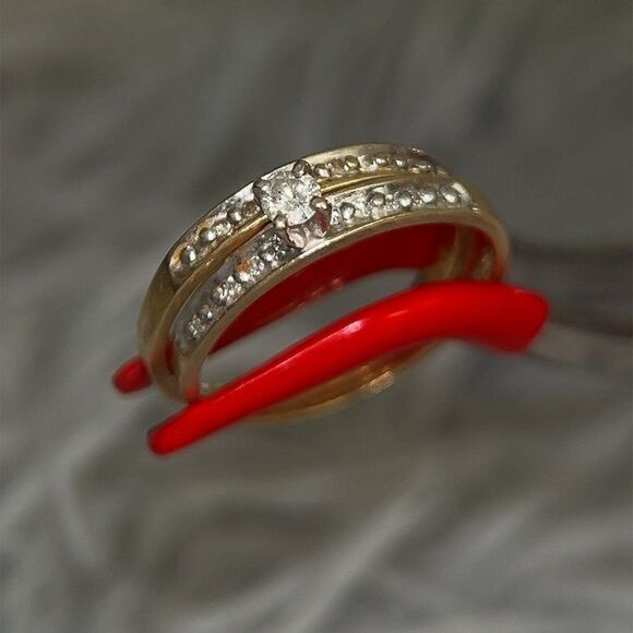 Elegant Gold and Silver Women's Ring - Picture 3 of 12